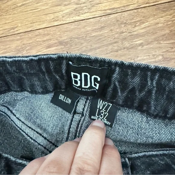 URBAN OUTFITTERS BDG Dillon High-Rise Slim Straight Black Jeans Sz 27 - Picture 6 of 9